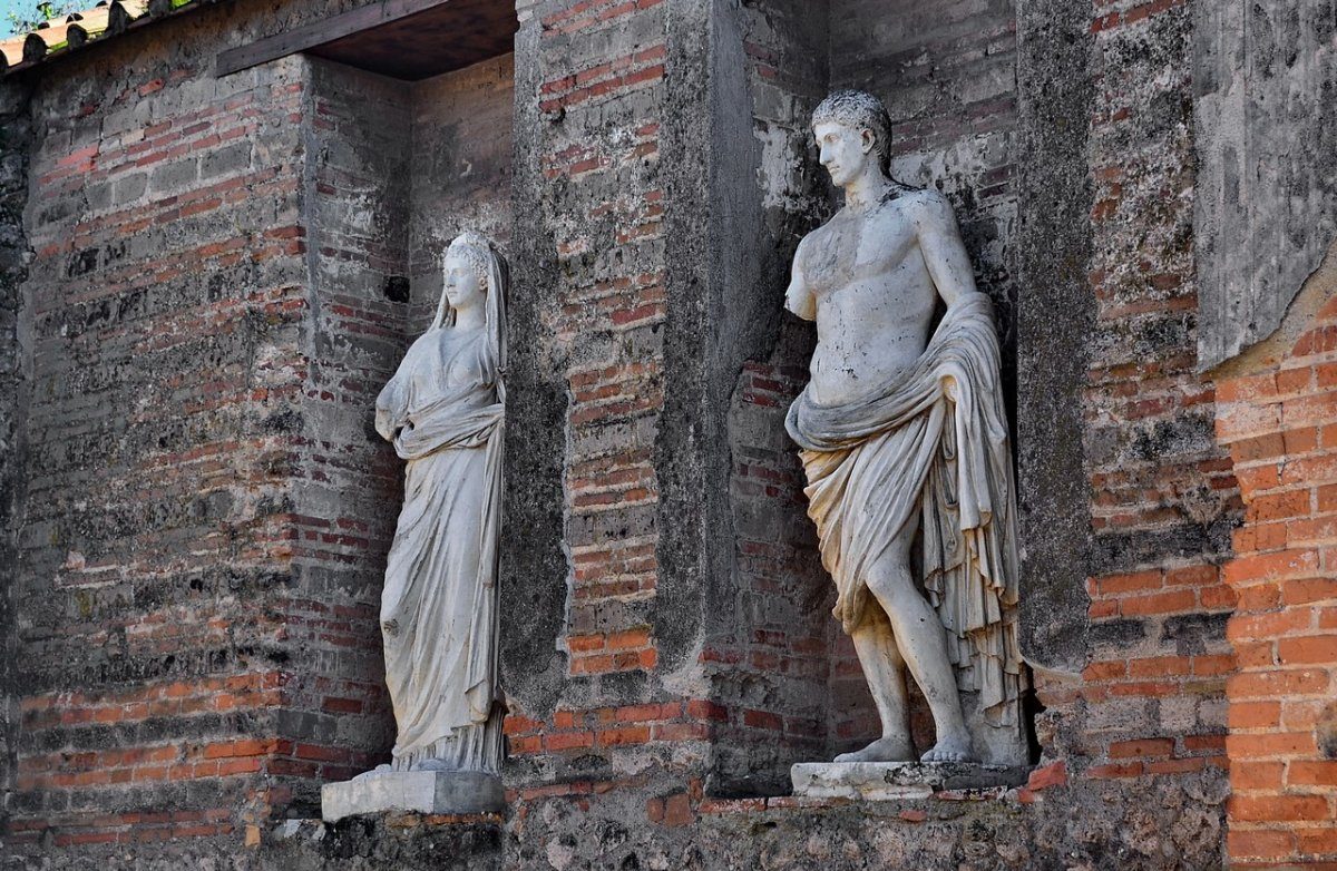Arheologii Descoperă Sculpturi Umane În Mărime Naturală Într-Un Mormânt Antic Din Pompei