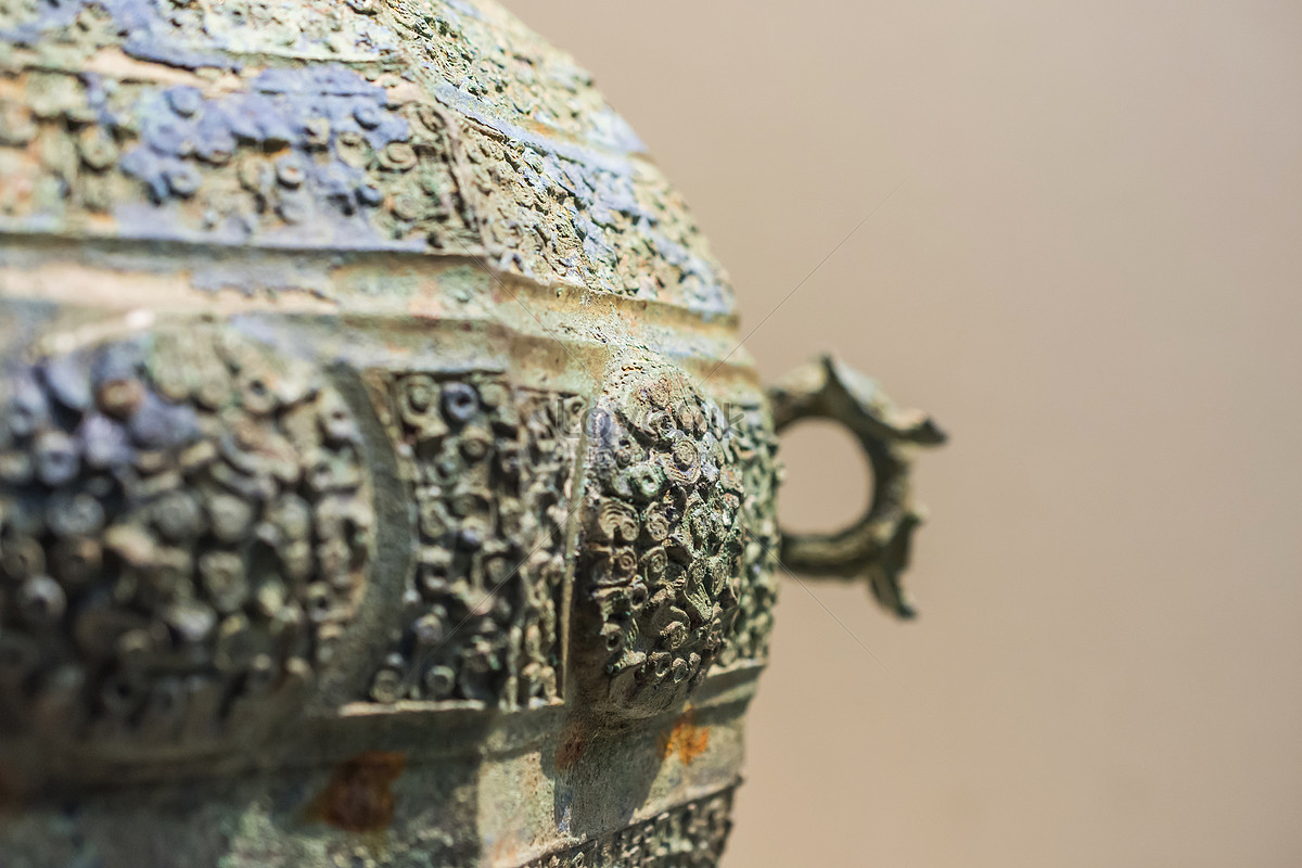 Este O Cutie Din Bronz, Dar Reprezintă O Clădire Romană Sacră